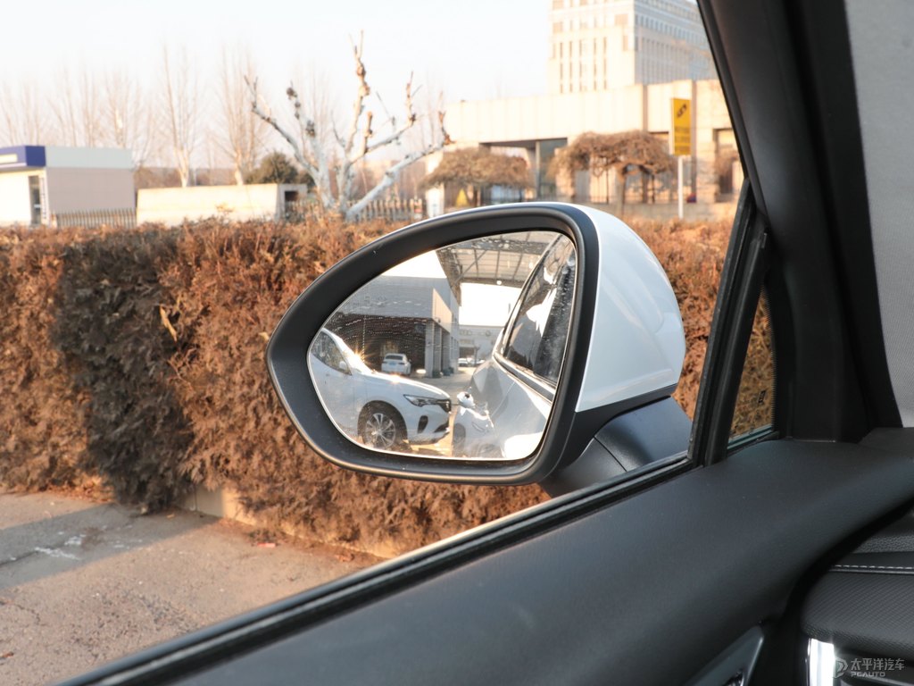 珍珠白昂科威車身外觀圖片