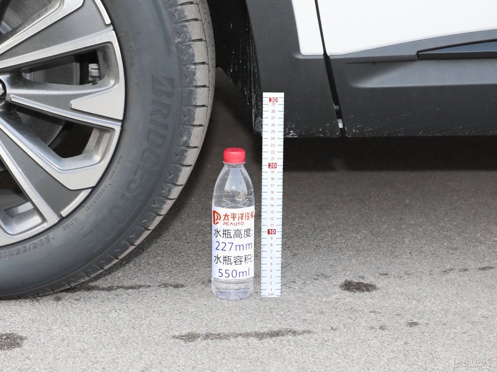 珍珠白昂科威車身外觀圖片