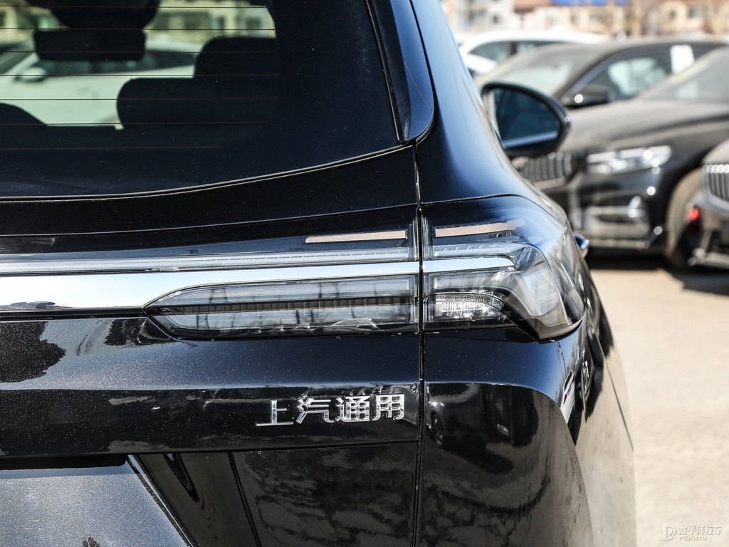 墨玉黑昂科威車尾外觀圖片