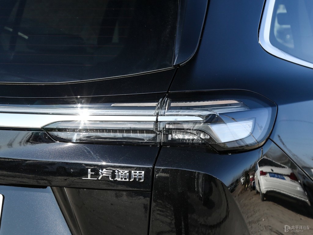 墨玉黑昂科威車(chē)尾外觀圖片
