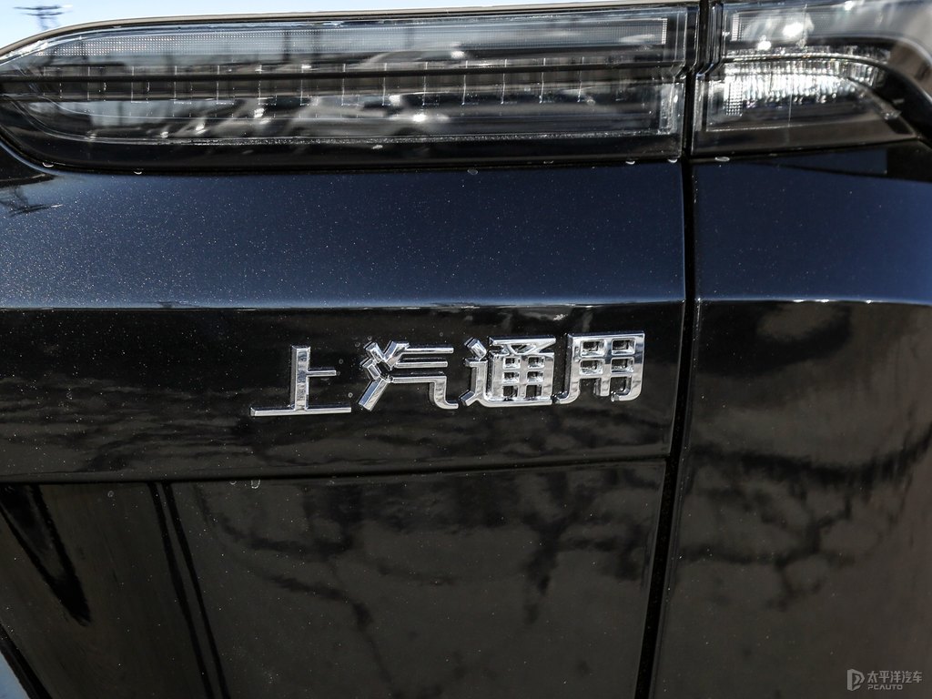 墨玉黑昂科威車尾外觀圖片