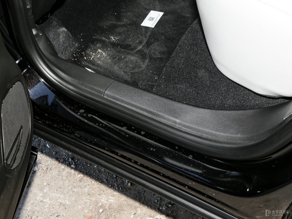 墨玉黑昂科威車廂內(nèi)飾圖片