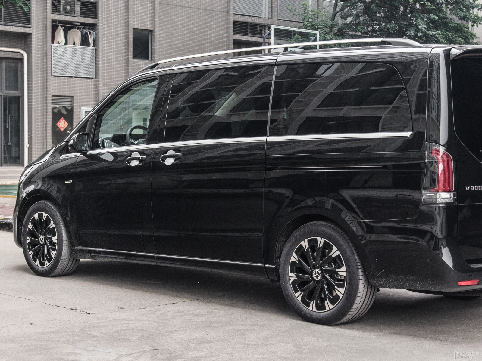 奔馳V級外觀高清大圖