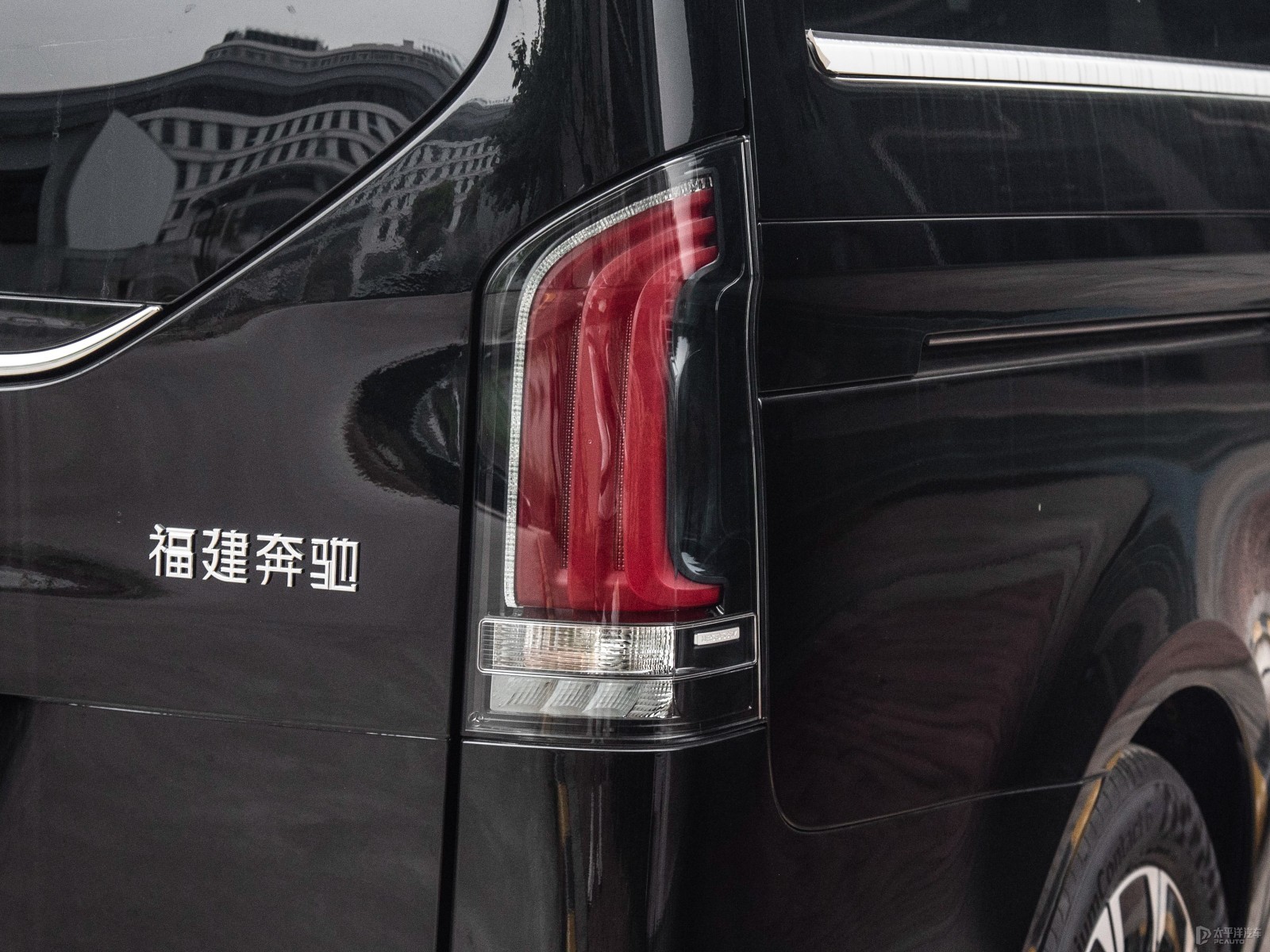 奔馳V級外觀高清大圖