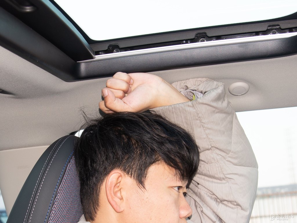 ӢG+ɫMINI{˿ggDƬ
