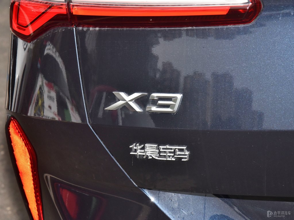 碳黑色寶馬X3車尾外觀圖片