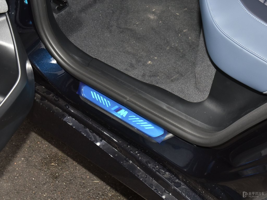 碳黑色寶馬X3車廂內(nèi)飾圖片