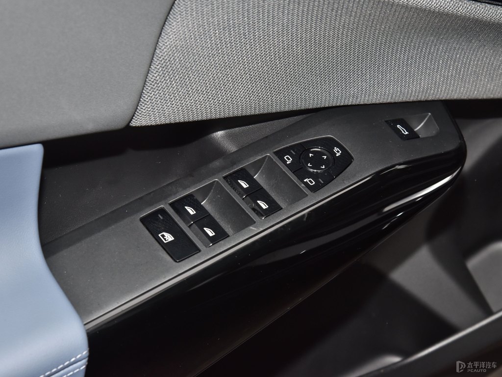 碳黑色寶馬X3車廂內(nèi)飾圖片