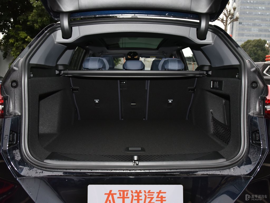 碳黑色寶馬X3后備廂空間圖片