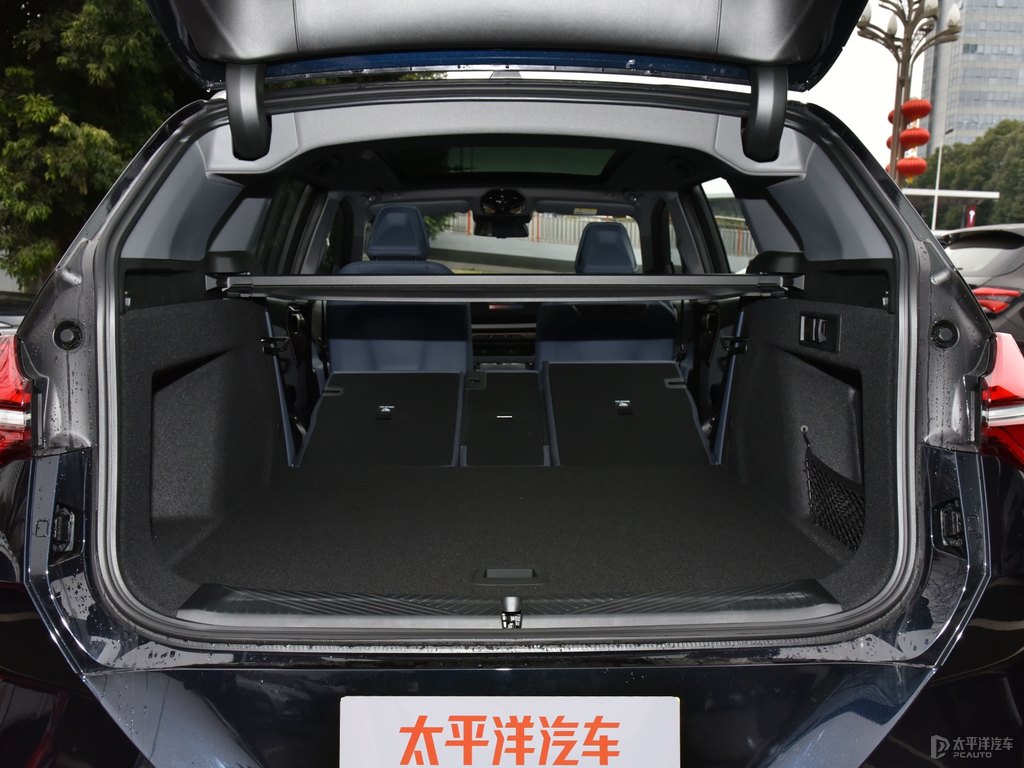 碳黑色寶馬X3后備廂空間圖片