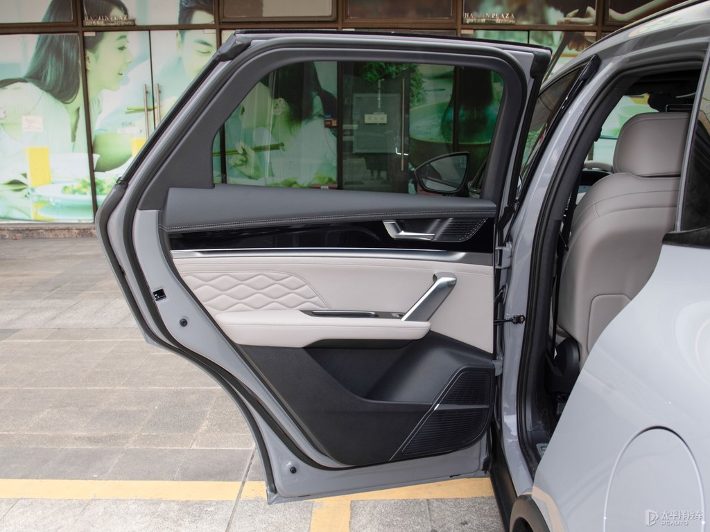 未央灰唐新能源車廂內(nèi)飾圖片