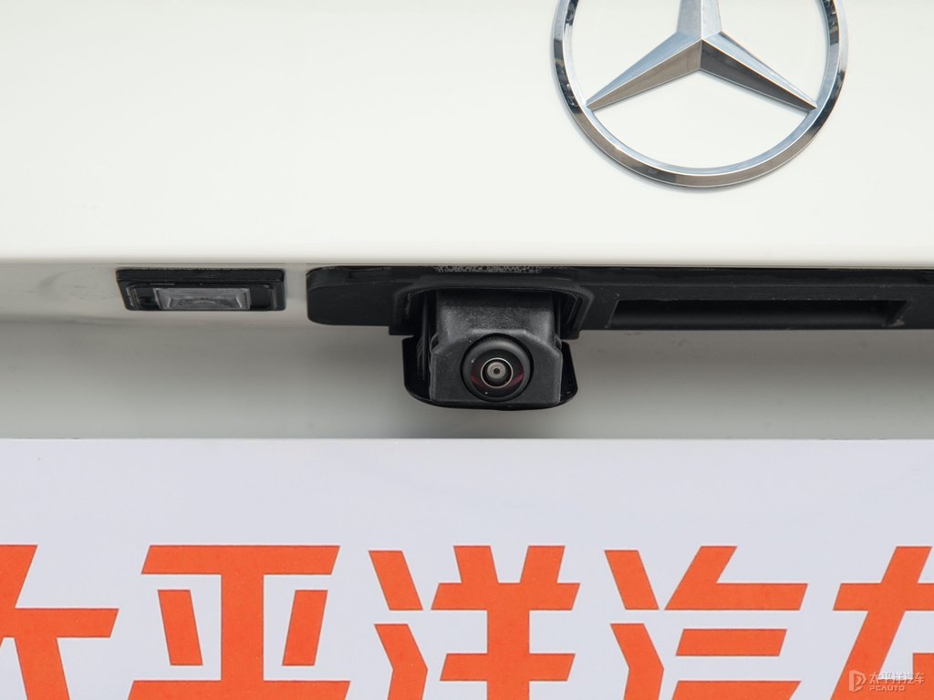 北極白奔馳A級車尾外觀圖片