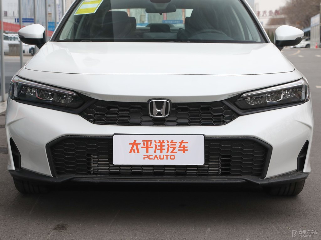 晶耀白思域車頭外觀圖片