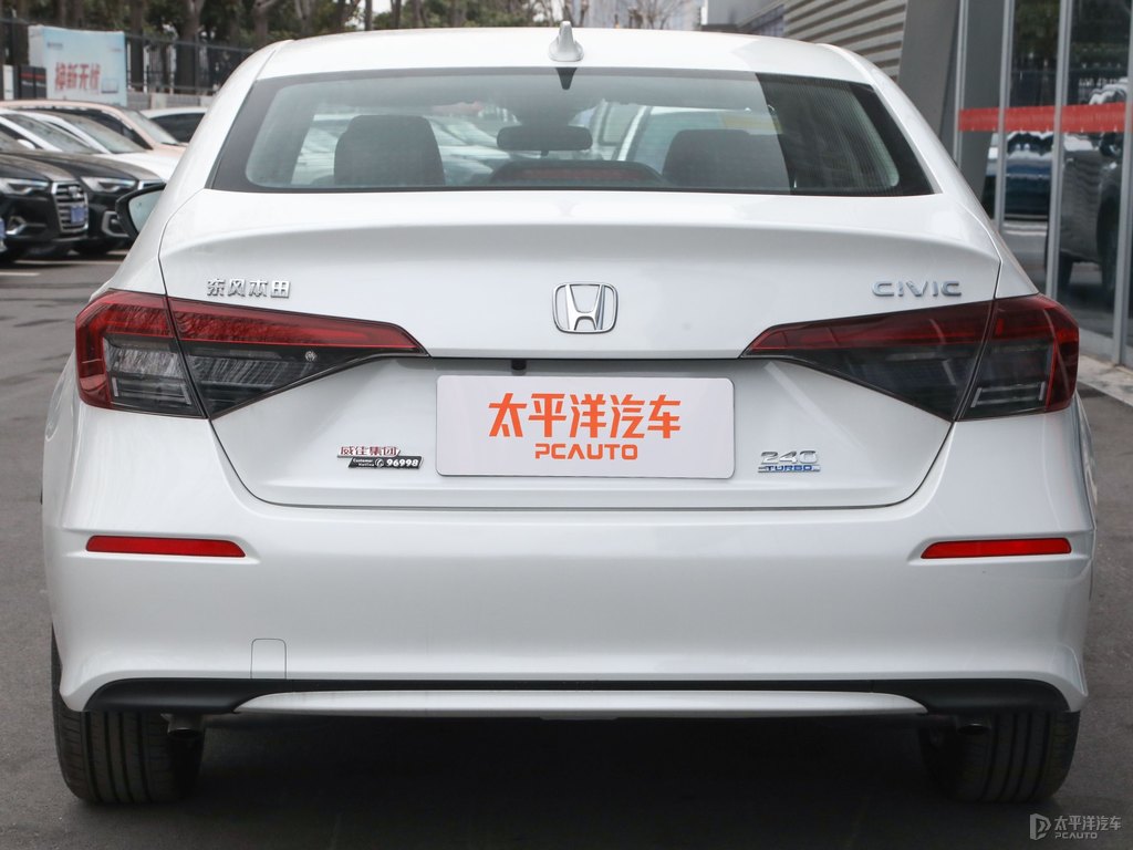 晶耀白思域車尾外觀圖片