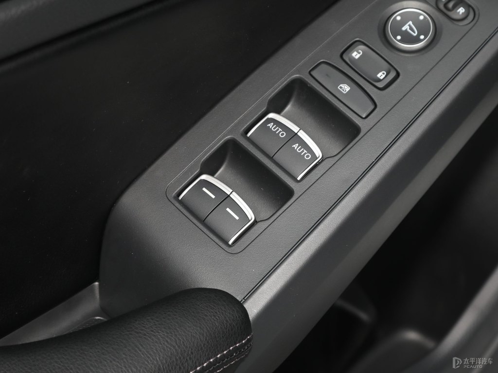 晶耀白思域車廂內(nèi)飾圖片