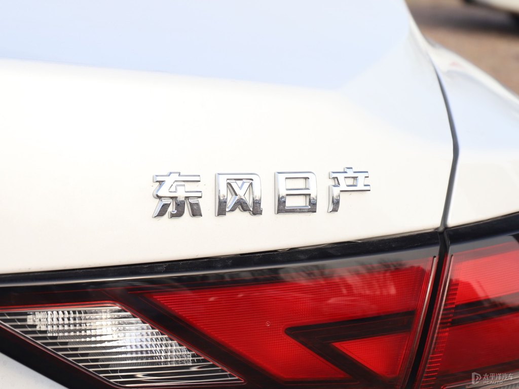珠貝白軒逸車尾外觀圖片