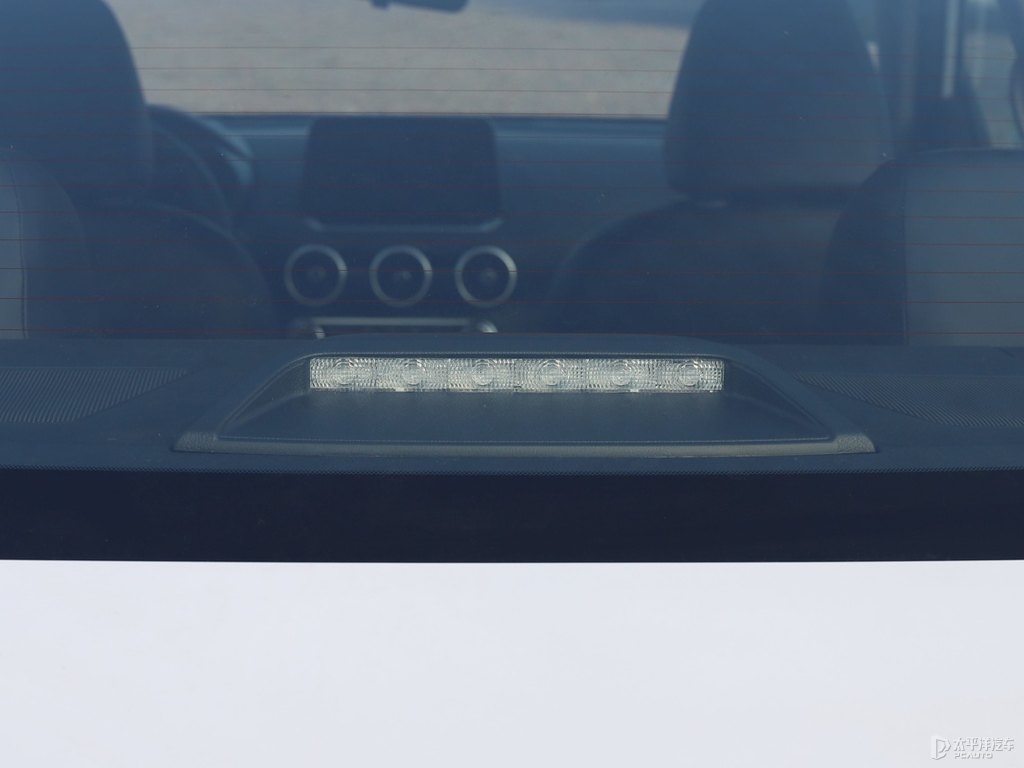 珠貝白軒逸車尾外觀圖片