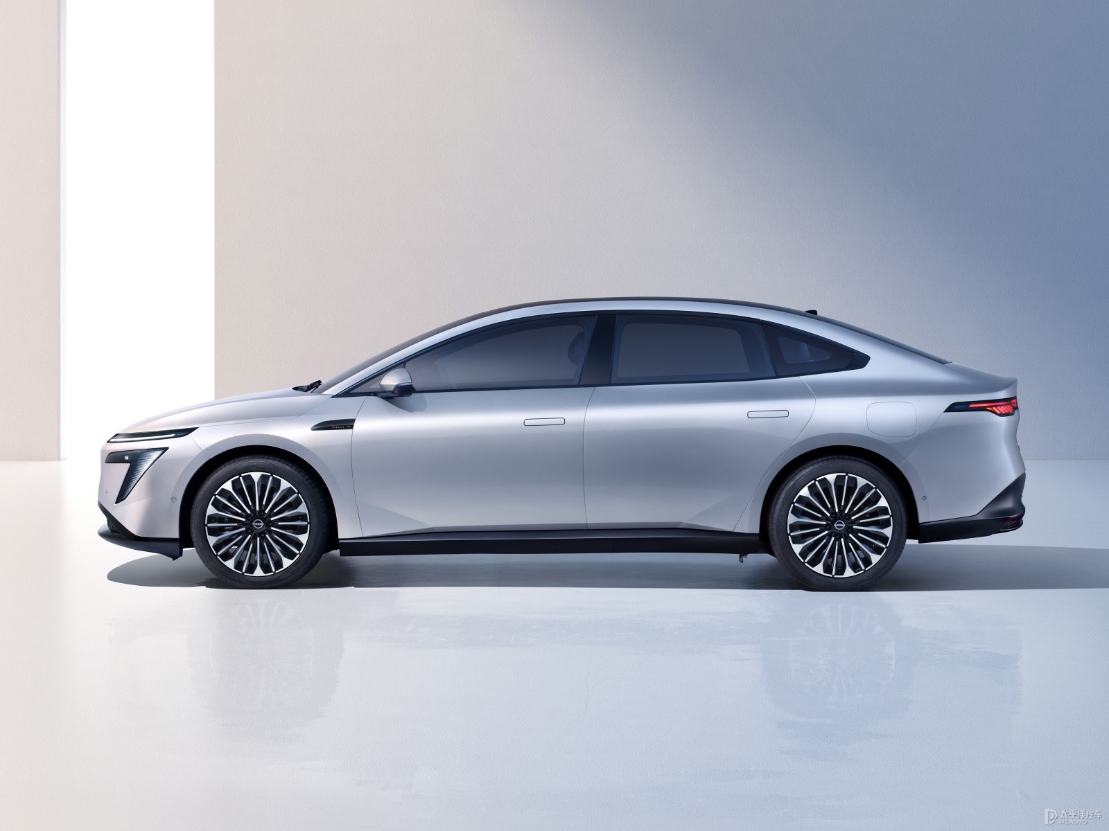 日產(chǎn)N7官圖高清大圖