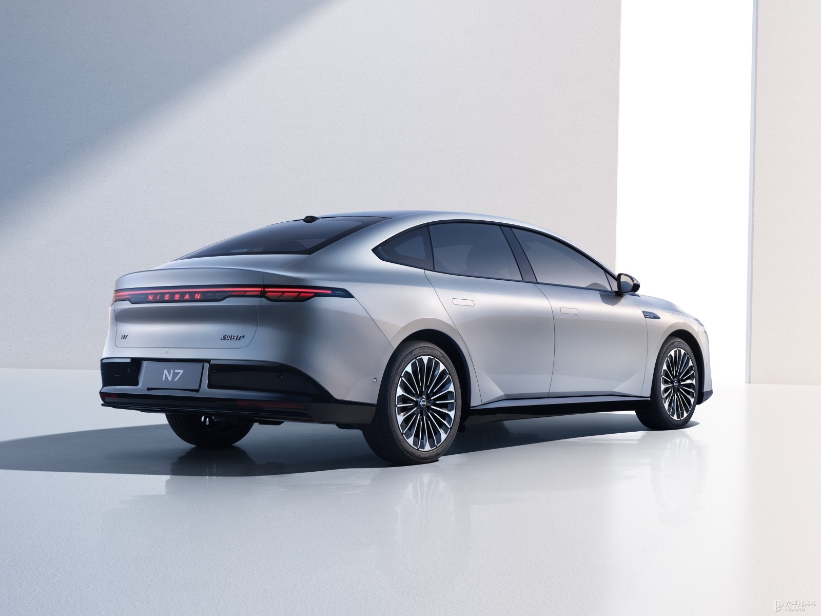 日產(chǎn)N7官圖高清大圖