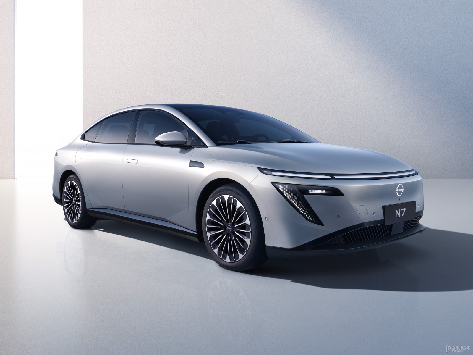 日產(chǎn)N7官圖高清大圖
