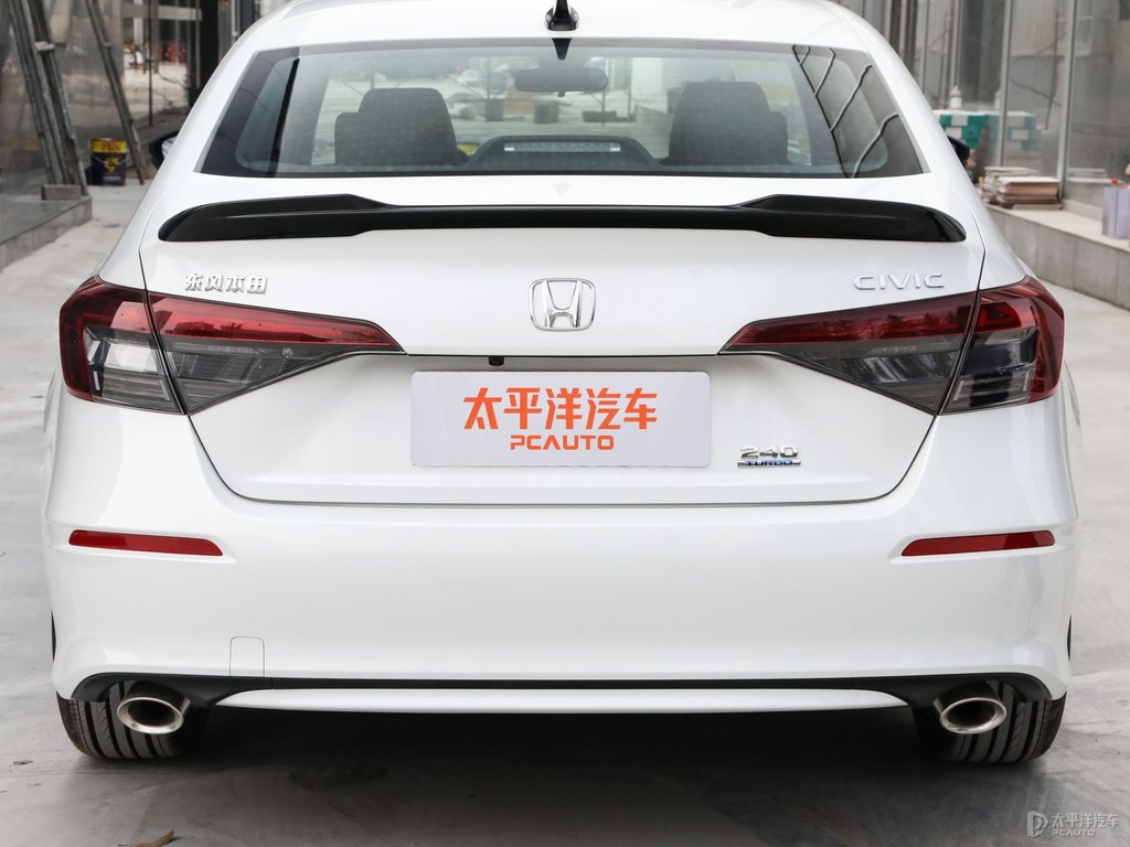 晶耀白思域車尾外觀圖片