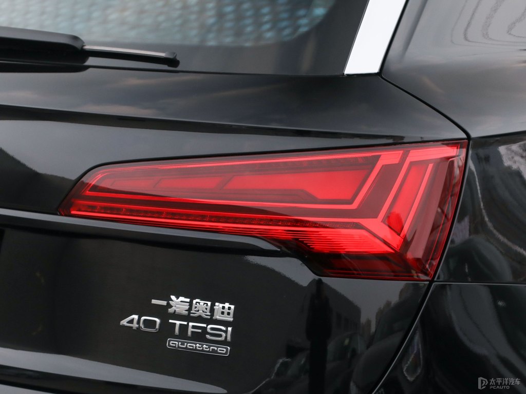 傳奇黑奧迪Q5L車尾外觀圖片