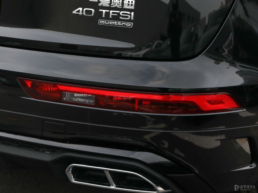傳奇黑奧迪Q5L車尾外觀圖片