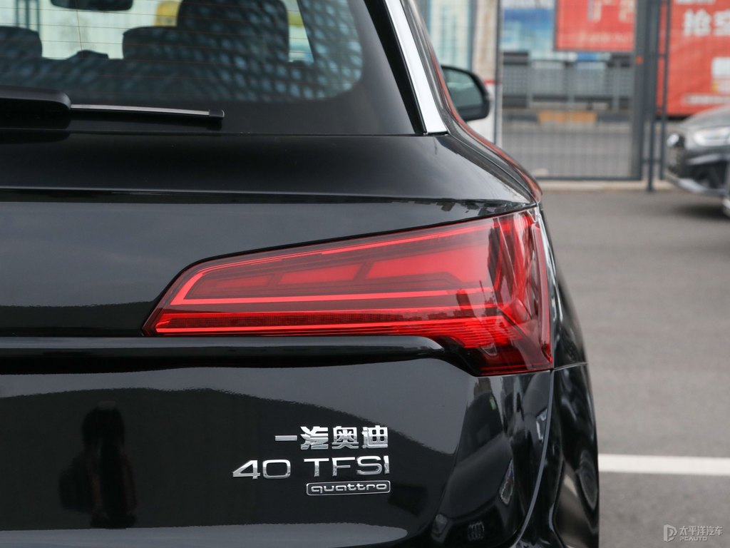 傳奇黑奧迪Q5L車尾外觀圖片