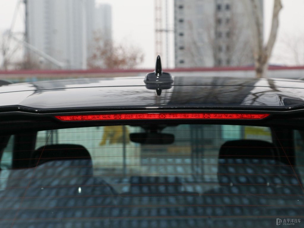 傳奇黑奧迪Q5L車尾外觀圖片
