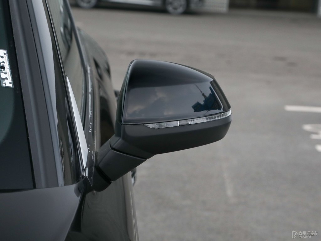 傳奇黑奧迪Q5L車身外觀圖片