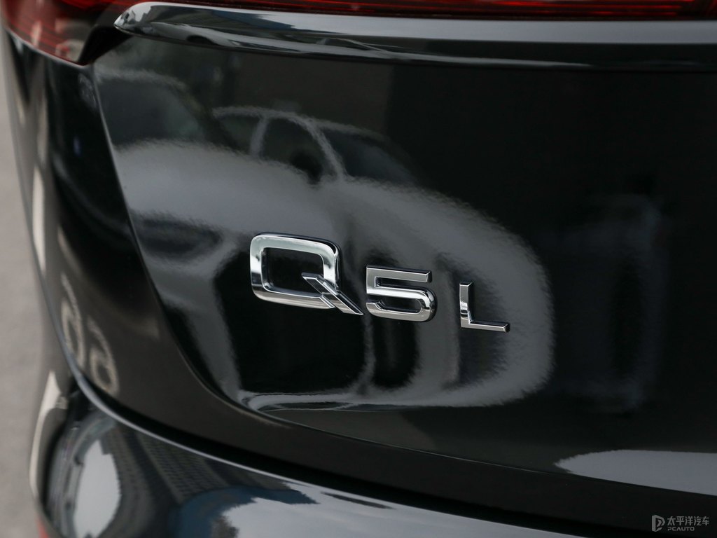 傳奇黑奧迪Q5L車(chē)尾外觀圖片