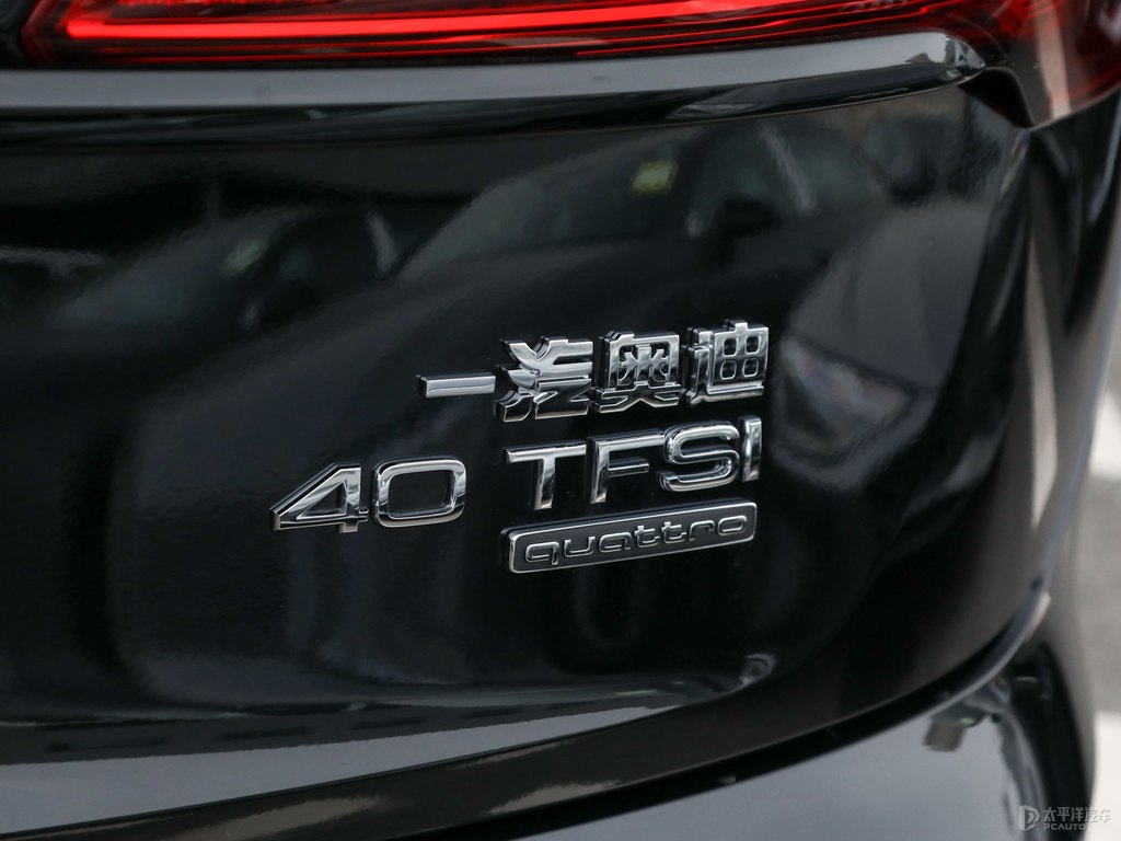 傳奇黑奧迪Q5L車尾外觀圖片