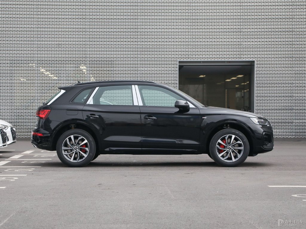 傳奇黑奧迪Q5L整車外觀外觀圖片