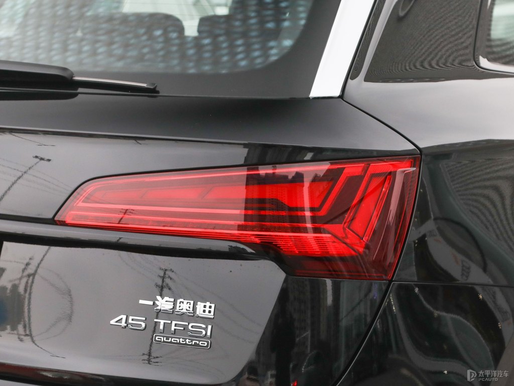 傳奇黑奧迪Q5L車尾外觀圖片