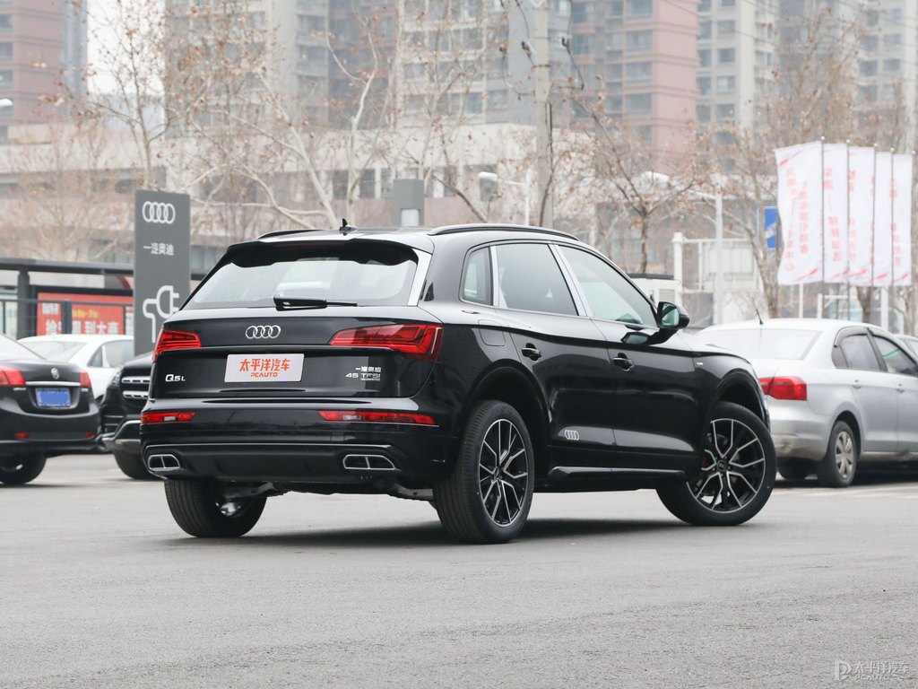傳奇黑奧迪Q5L整車外觀外觀圖片