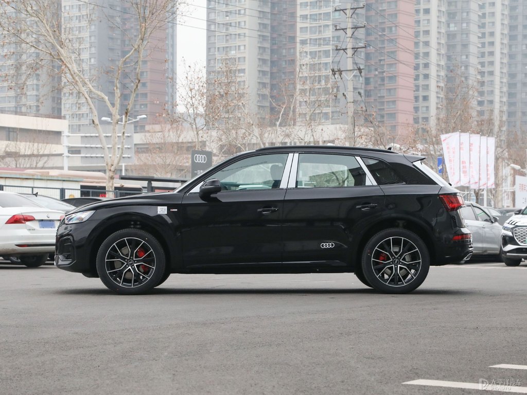 傳奇黑奧迪Q5L整車外觀外觀圖片