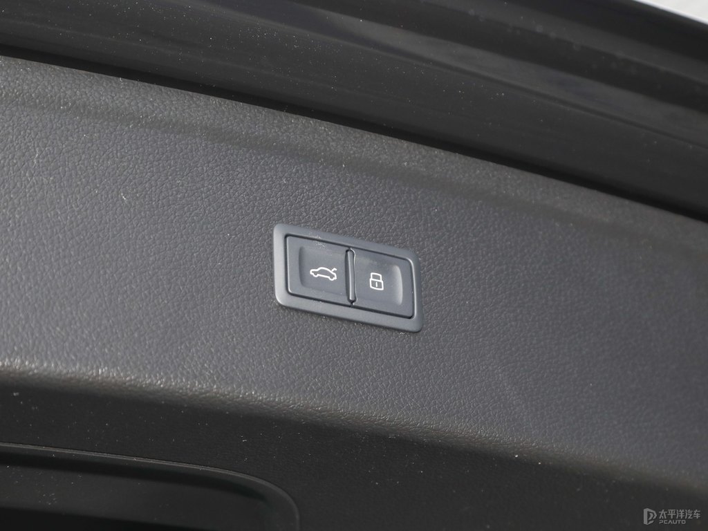 傳奇黑奧迪Q5L后備廂空間圖片