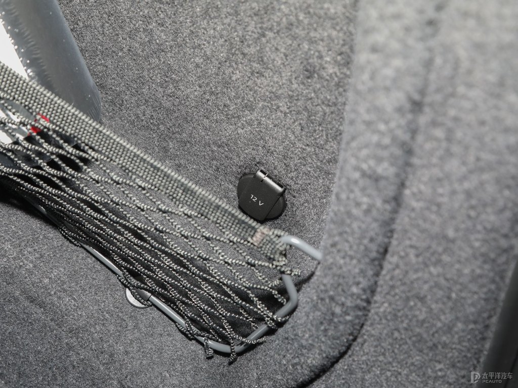 傳奇黑奧迪Q5L后備廂空間圖片