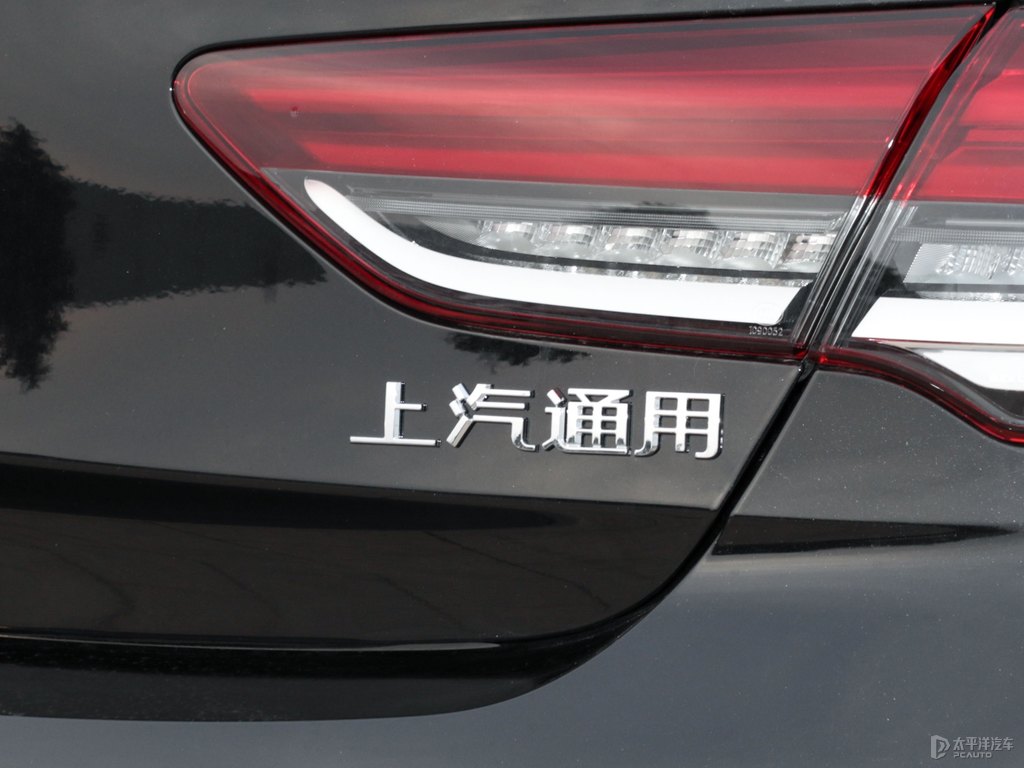 墨玉黑君威車尾外觀圖片