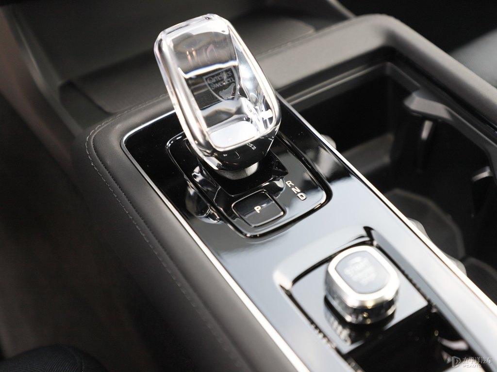 星耀沙沃爾沃XC90新能源中控內(nèi)飾圖片