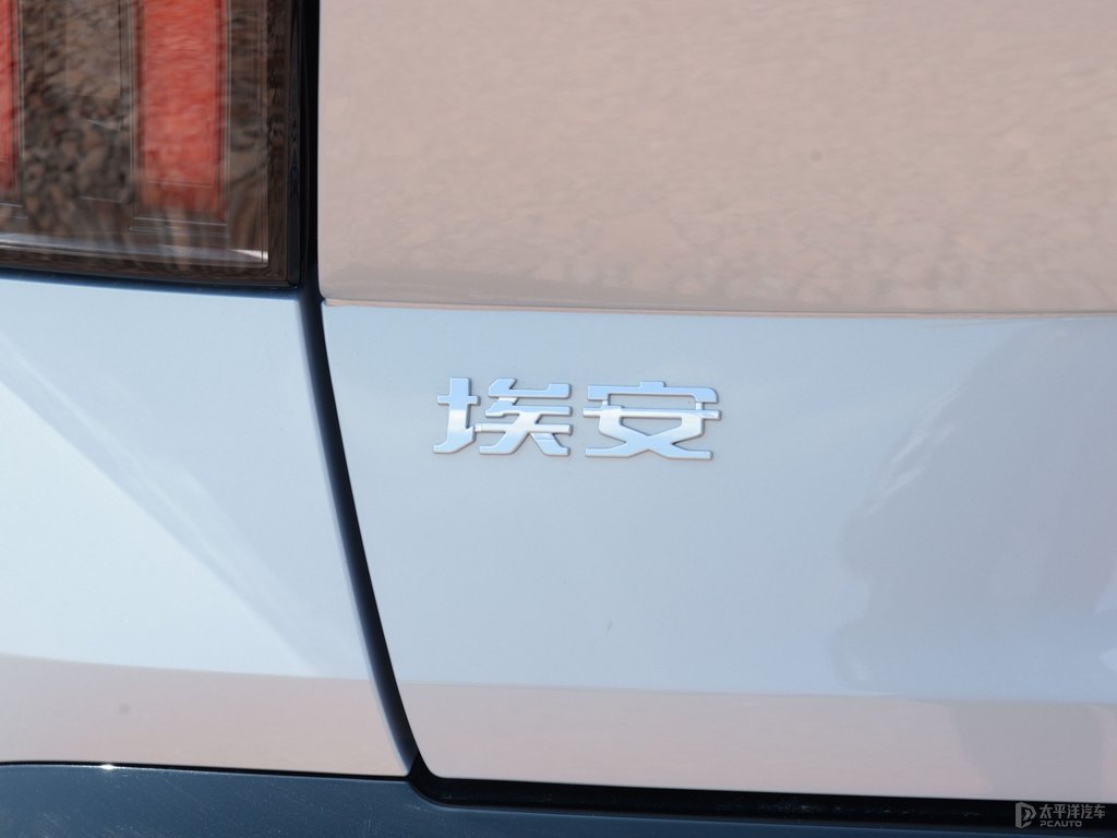 全息銀AION V車尾外觀圖片
