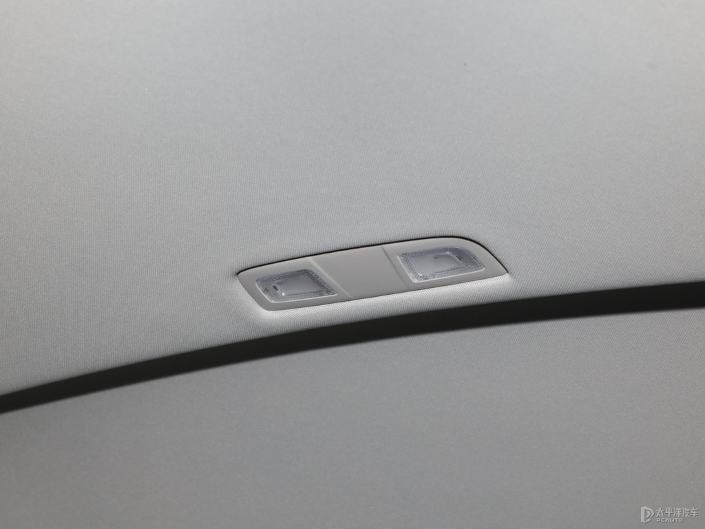 墨玉黑君威車廂內(nèi)飾圖片