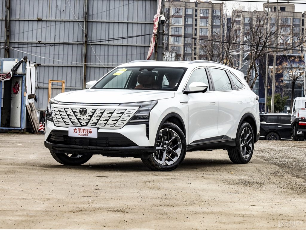 炫晶白長安CS75 PLUS整車外觀外觀圖片