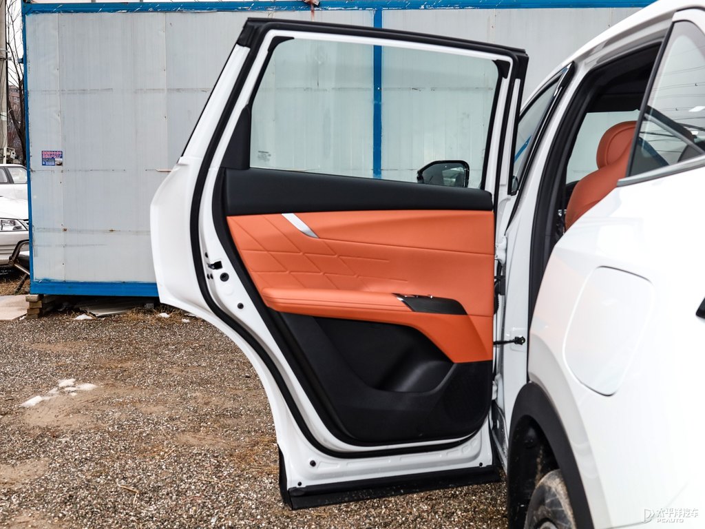炫晶白長(zhǎng)安CS75 PLUS車廂內(nèi)飾圖片