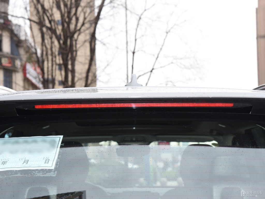 薄霧灰沃爾沃XC90車尾外觀圖片
