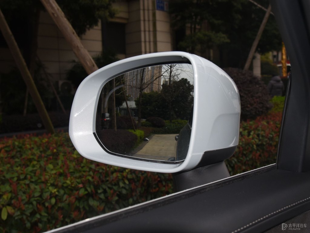 薄霧灰沃爾沃XC90車身外觀圖片