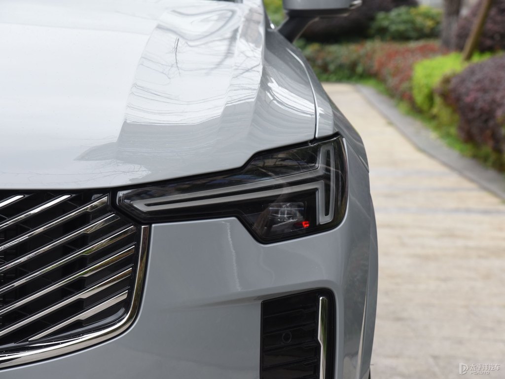 薄霧灰沃爾沃XC90車頭外觀圖片
