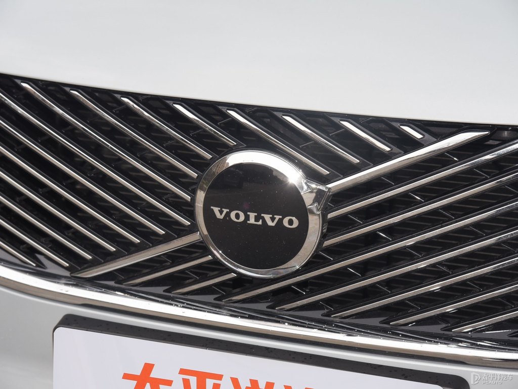薄霧灰沃爾沃XC90車頭外觀圖片