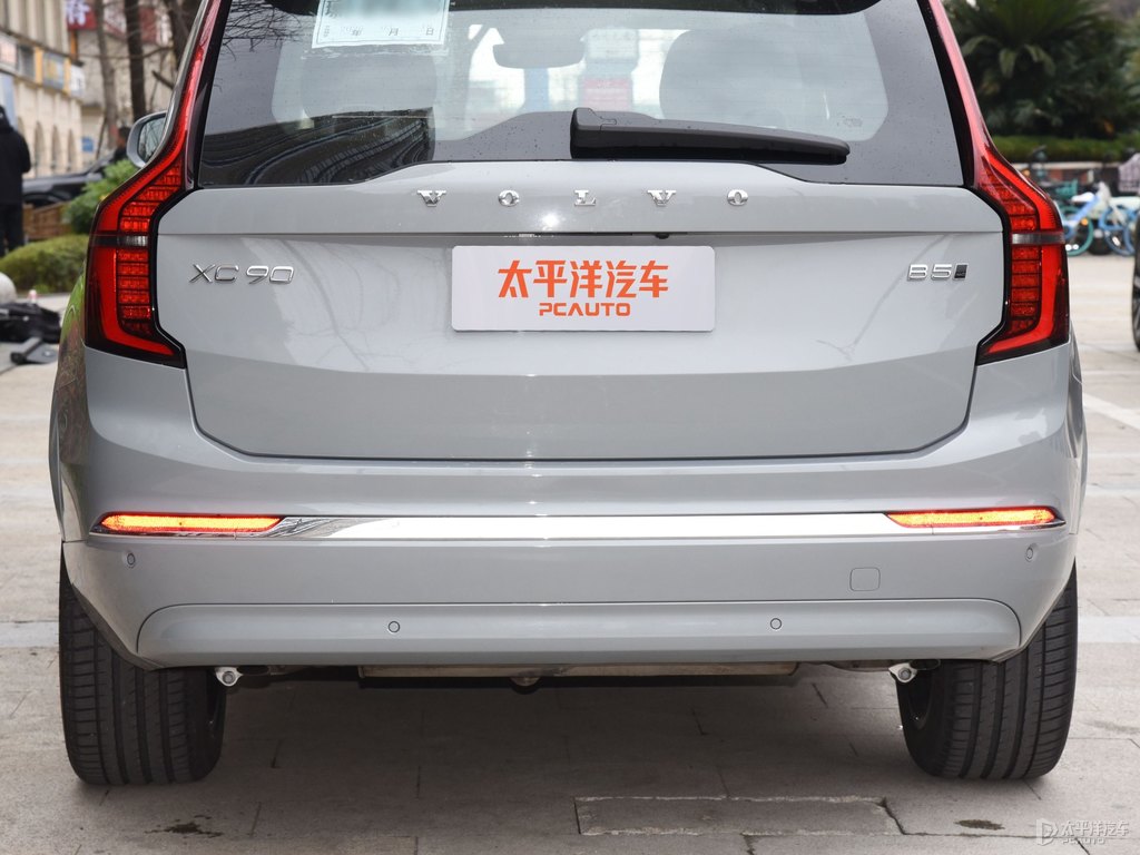 薄霧灰沃爾沃XC90車尾外觀圖片