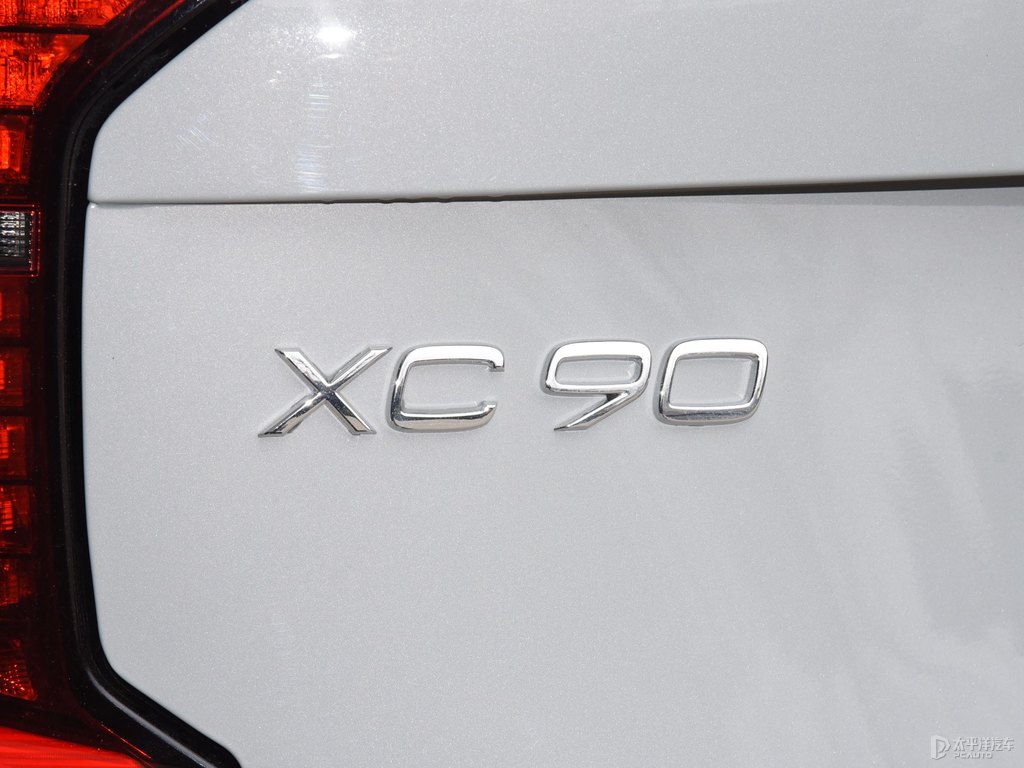 薄霧灰沃爾沃XC90車尾外觀圖片